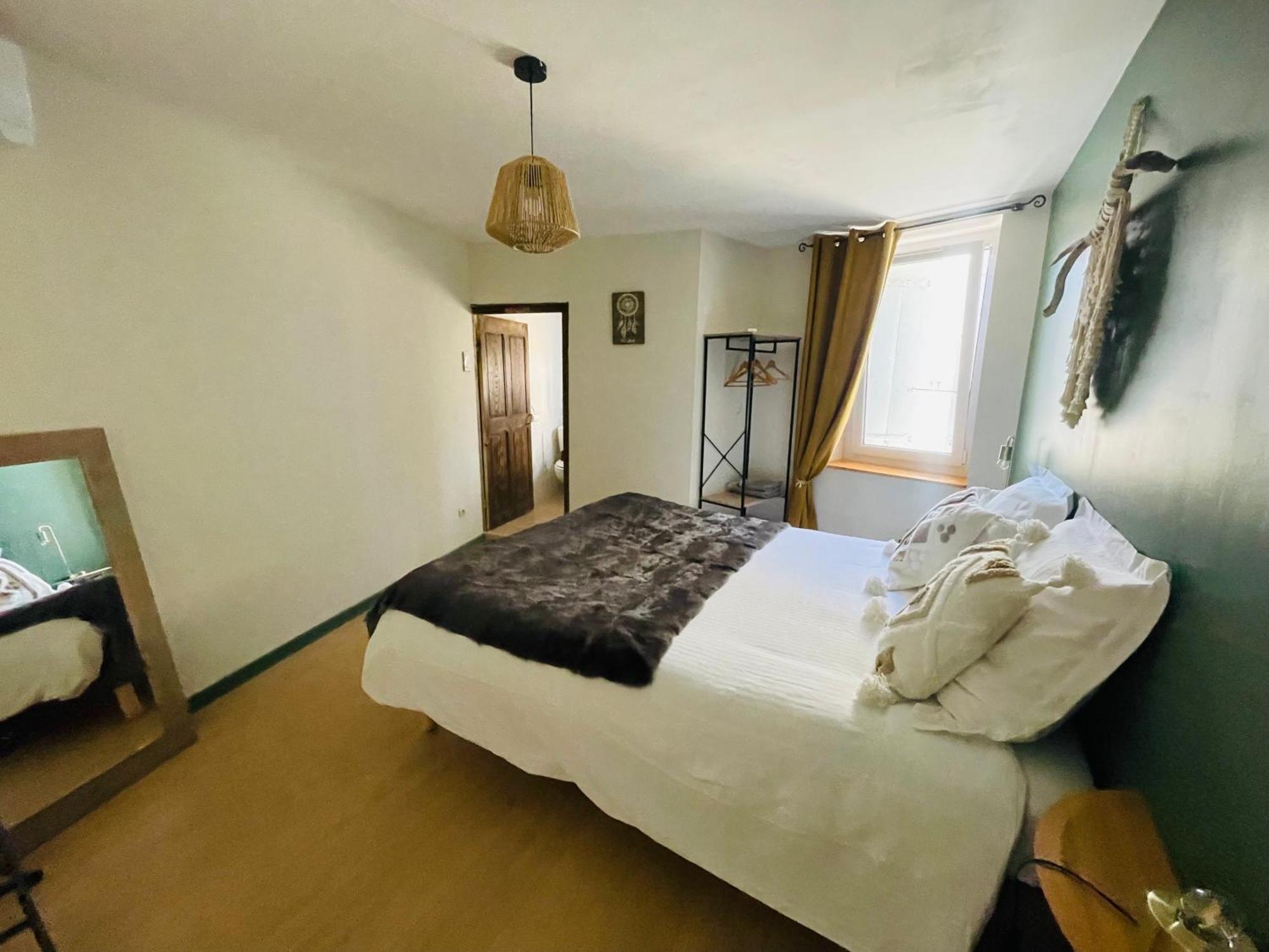 Maison Des Bourgades Saint-Julien-de-Peyrolas ภายนอก รูปภาพ